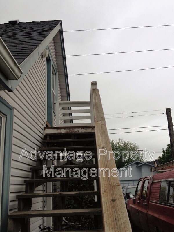 Building Photo - 2613 NW Grant Ave