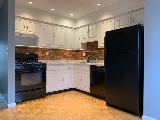 Eat in Kitchen - 104 Seaside Ave