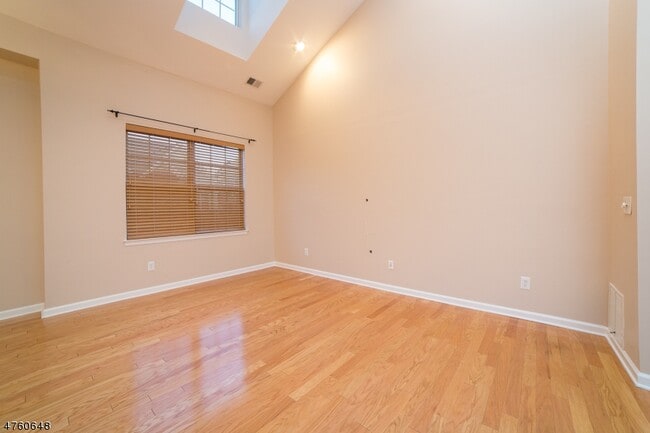 Building Photo - 36 Taft Ln