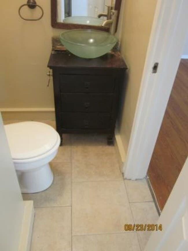 Building Photo - 624