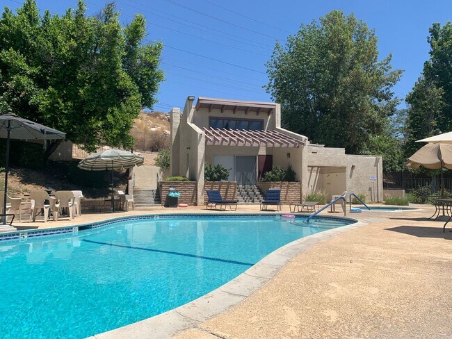 Foto del edificio - 3 Bed 2 Bath Riverside Home