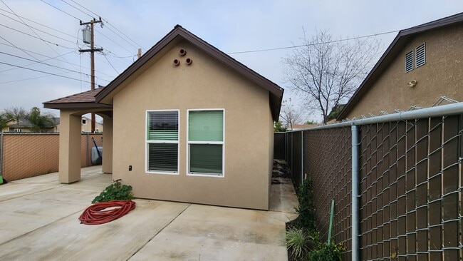 Foto del edificio - 1659 Bullard Ave.