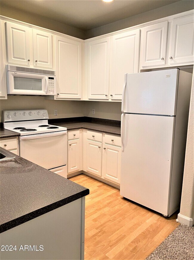 Foto del edificio - 4465 E Paradise Vlg Pkwy S