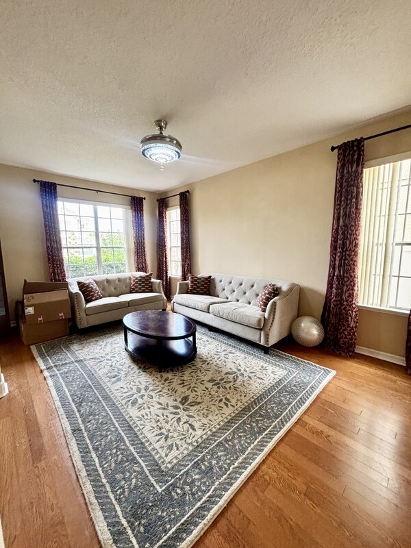 Foto del edificio - 1545 Cedar Lake Dr
