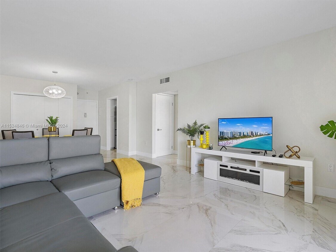 Foto principal - 400 Kings Point Dr