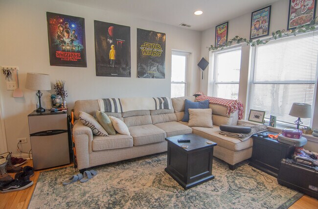 Foto del edificio - 2748 N Kostner Ave