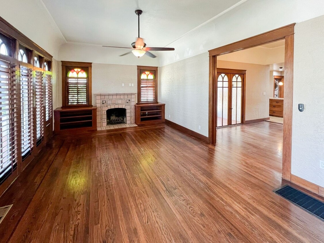 Primary Photo - Charming Point Loma Gem: Fully Renovated 3...