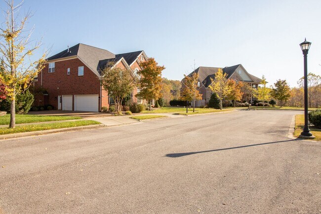 Building Photo - Executive rental in Ravenwood HS zone