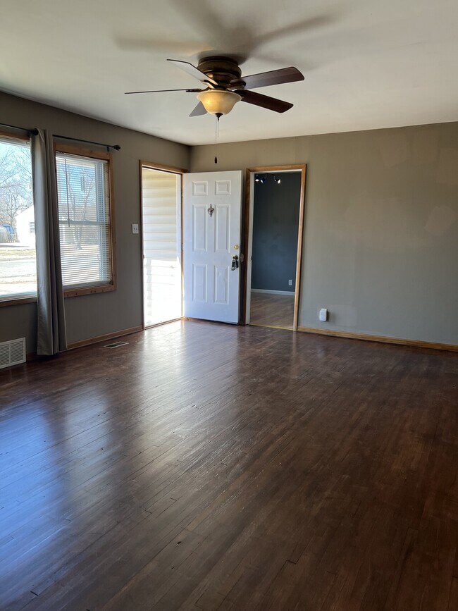 Building Photo - 1038 College Ln