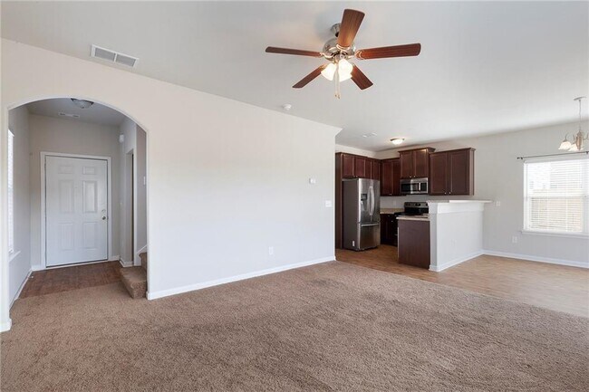 Building Photo - 164 Leland Ln
