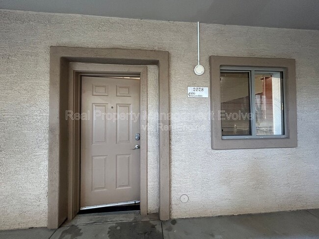 Foto del edificio - 920 E Devonshire Ave