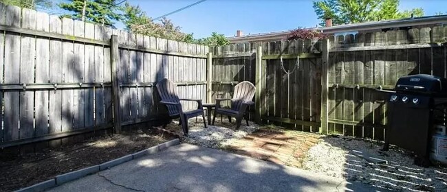 Foto del edificio - 4902 Wickford Dr E