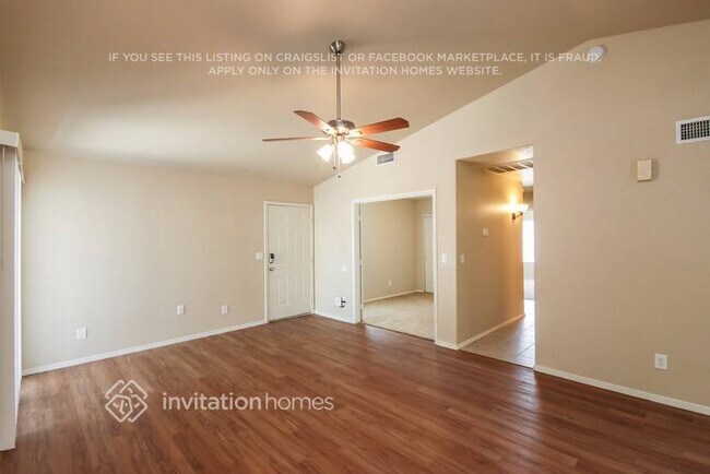 Foto del edificio - 8142 W Mescal St