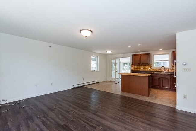 Building Photo - 35 Dogwood Dr
