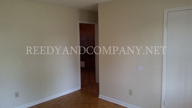 Foto del edificio - 903 W Raines Rd