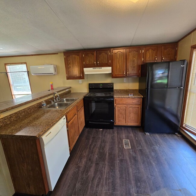 Building Photo - City Charm and Country Livin' 2/1 Mobile Home in West Batesville