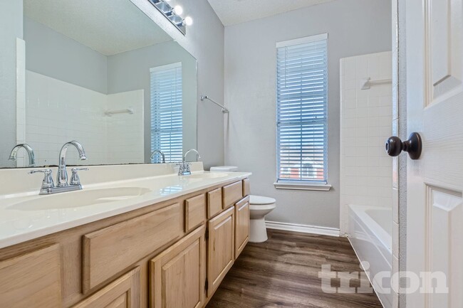 Building Photo - 4649 Devonshire Dr