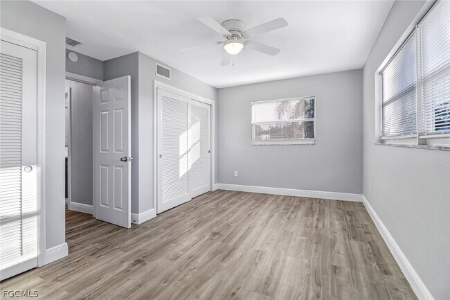 Foto del edificio - 4312 S Bay Cir