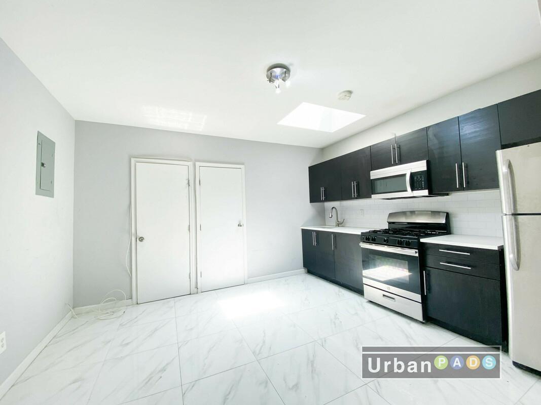 Primary Photo - 132 Nostrand Ave