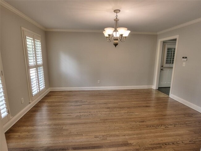 Building Photo - 5575 Lake Forrest Dr