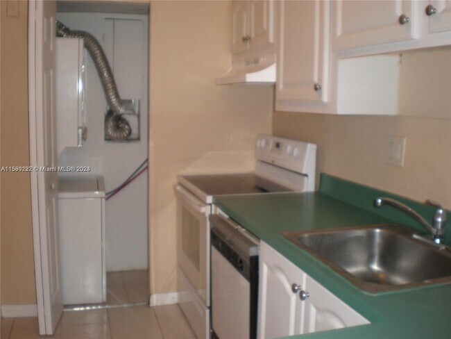 Foto del edificio - 7920 N Colony Cir