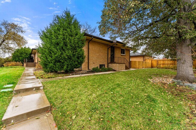 Foto del edificio - Spacious 4 bedroom in Wheat Ridge + Garage