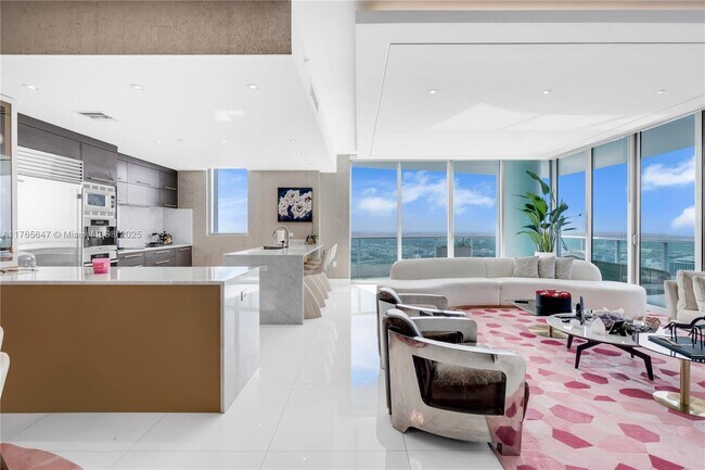 Foto del edificio - 900 Biscayne Blvd