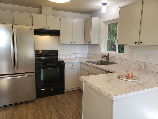 Foto del edificio - Charming Milwaukie House with Beautiful Ba...