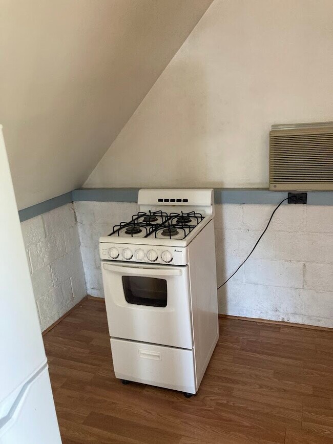 Building Photo - 12 Benson Ave