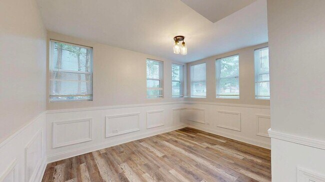 Foto del edificio - 1379 Roosevelt Pl