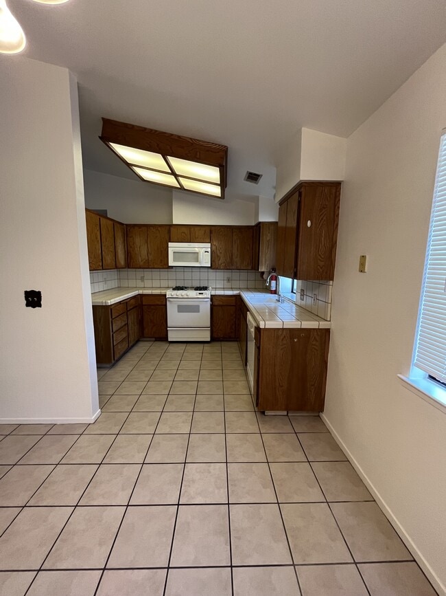 Foto del edificio - 2146 Fernwood Dr