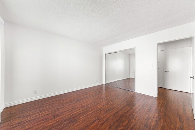 Interior Photo - Burton Almont