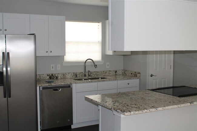 Building Photo - 2159 Kinsley Ln