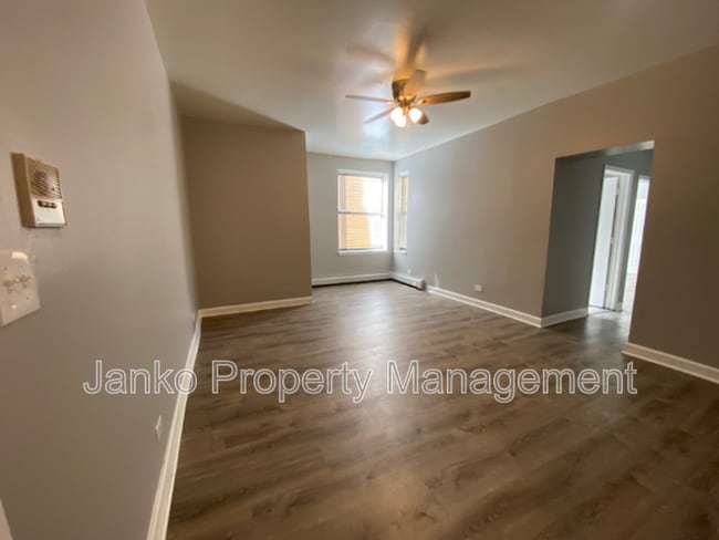 Foto del edificio - 5647 W Washington Blvd