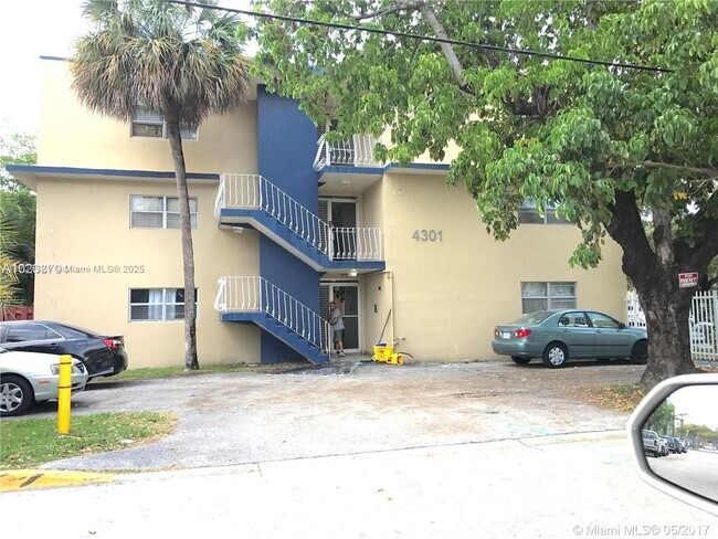 Building Photo - 4301 NW South Tamiami Canal Dr