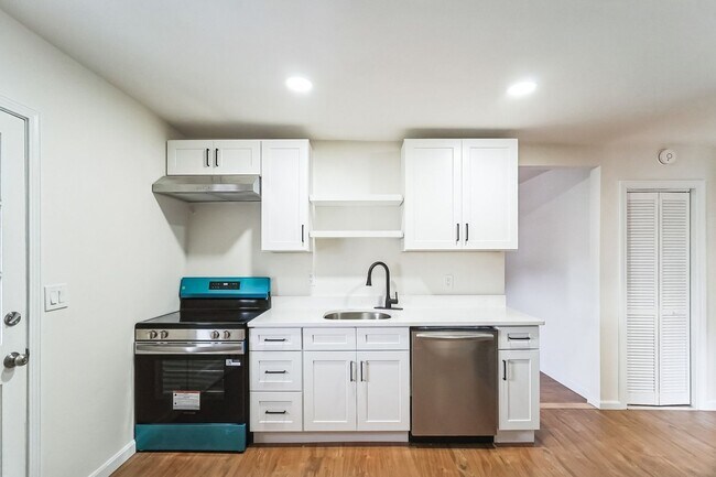 Building Photo - Fully Renovated 1+BR Apartment in Pawtucket