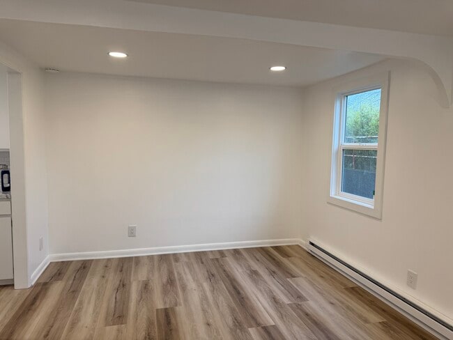 Foto del edificio - 2572 Perry Ave