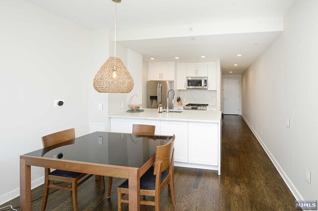 Building Photo - 1509 Hudson Terrace