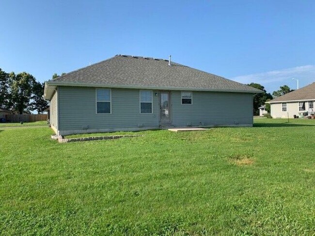 Building Photo - 408 Bradford Pear