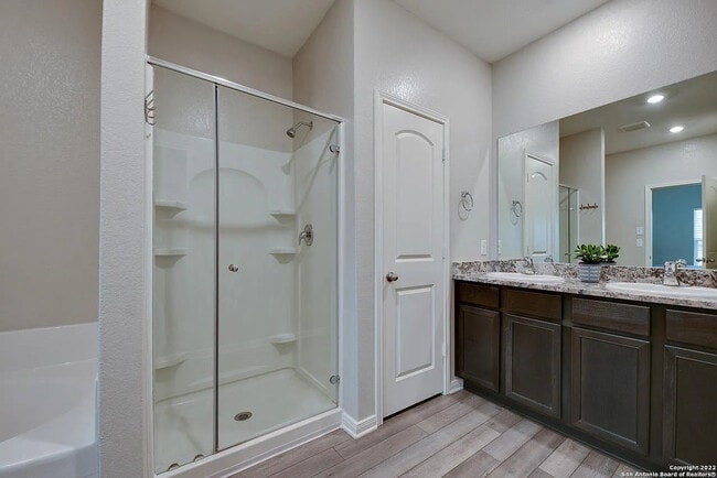 Foto del edificio - 6406 Underwood Way