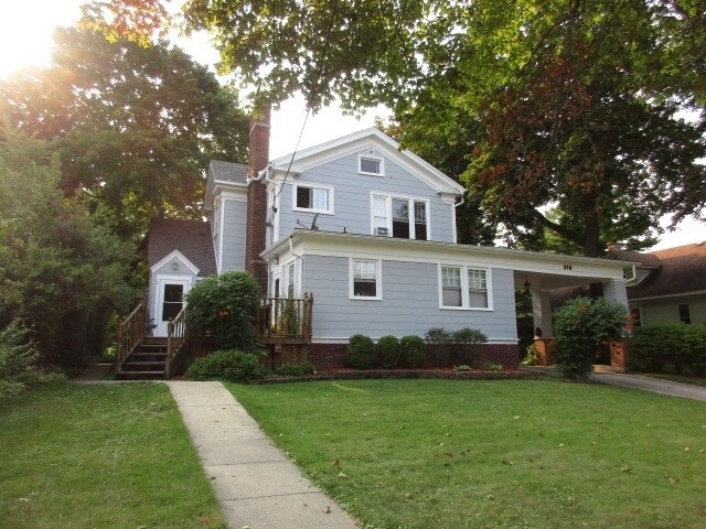 Primary Photo - 318 S Tryon St