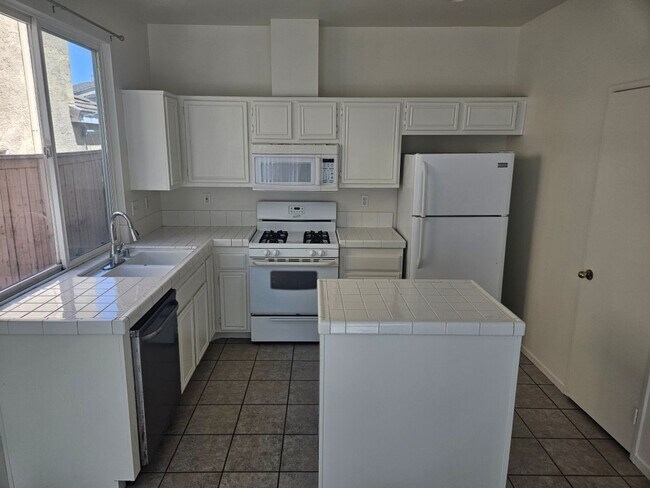 Foto del edificio - 577 Whitesage Rd