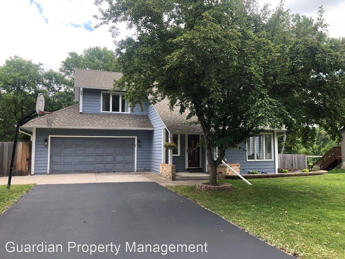 3 br, 2.5 bath House 3560 Cohansey St House Rental in Shoreview, MN