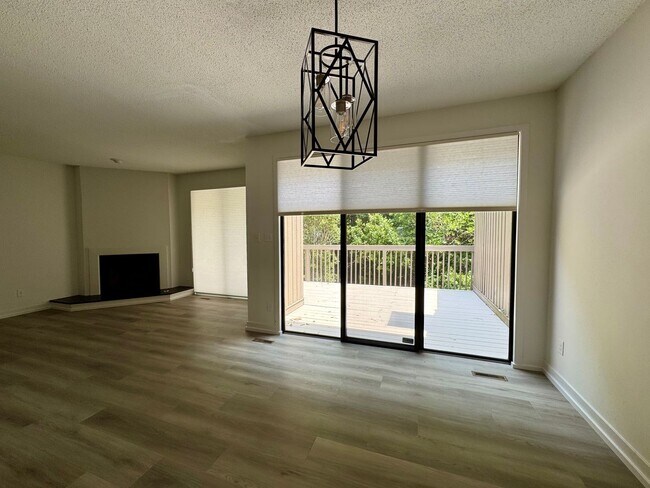 Foto del edificio - Spacious 2-Story Falconbridge Condo with Private Courtyard and Resort-Style Amenities