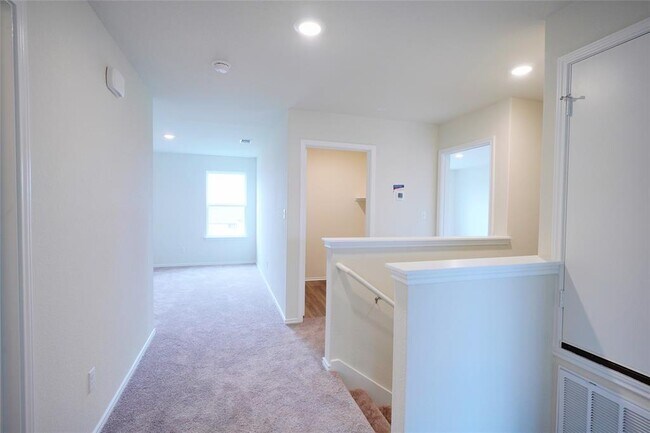 Foto del edificio - 384 Papaya Dr