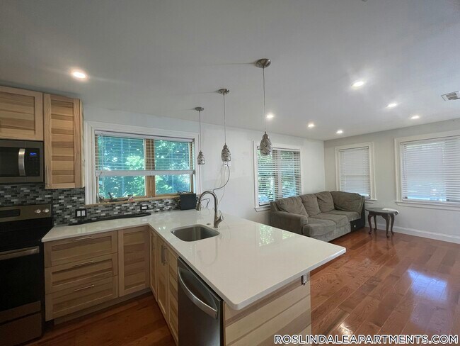 Building Photo - 4350 Washington St