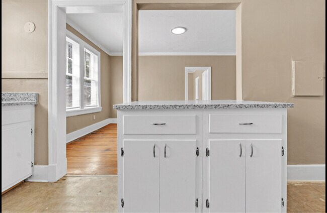 Foto del edificio - 665 E Pkwy S