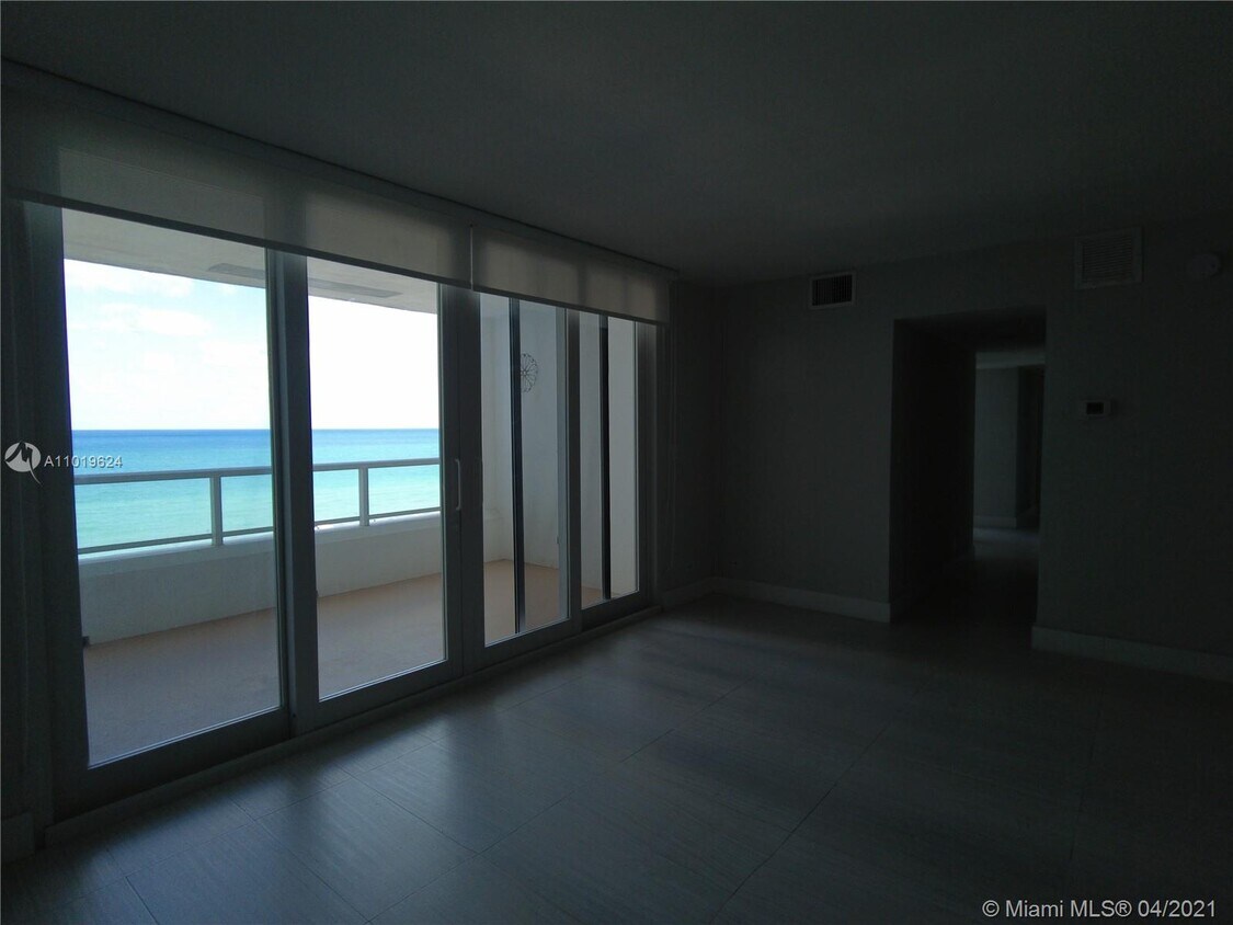 Foto principal - 5005 Collins Ave