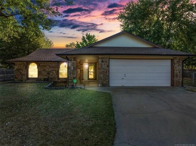 Building Photo - 4117 S Date Ave