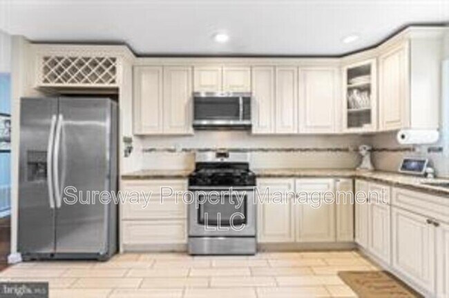 Foto del edificio - 842 Woodlane Rd